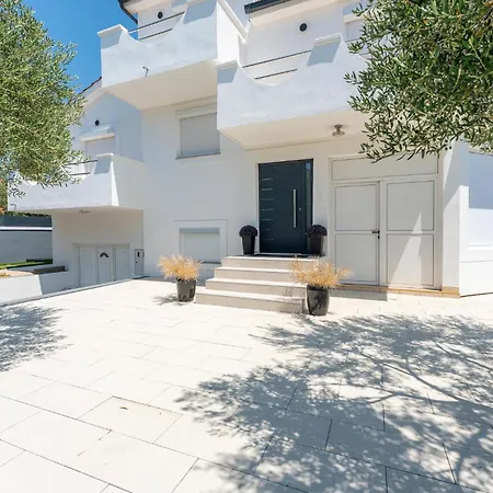 Lovely In Biograd Tatil Evi *