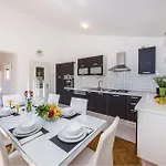 Amazing In Biograd Vakantiehuis Biograd Na Moru
