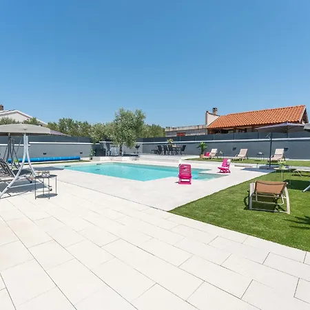 In Biograd With Heated Swimming Pool *